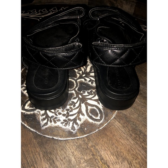 Women's Quilted Strappy Leather Sandals - Picture 5 of 8